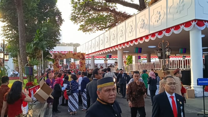 Masyarakat mulai padati lokasi upacara HUT ke-78 RI di Istana Kepresidenan Jakarta.