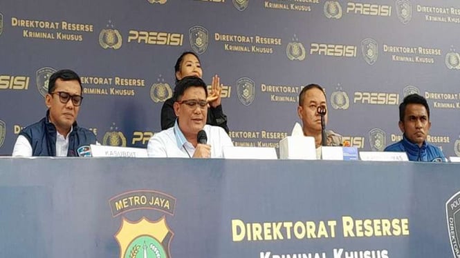 Dirreskrimsus Polda Metro Jaya, Kombes Pol Ade Safri dalam konferensi pers.